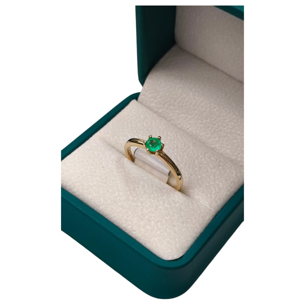 Anillo Solitario Oro 18K con Esmeralda Natural Colombiana