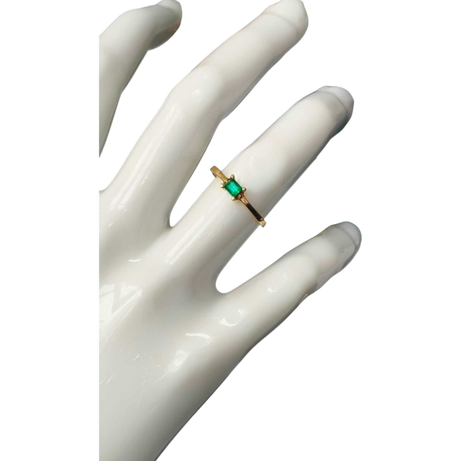 Anillo Oro 18K con Esmeralda Natural Colombiana - Colección Soleil