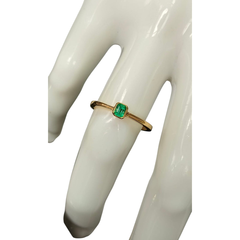 Anillo Oro 18K con Esmeralda Natural Colombiana - Edición Deluxe