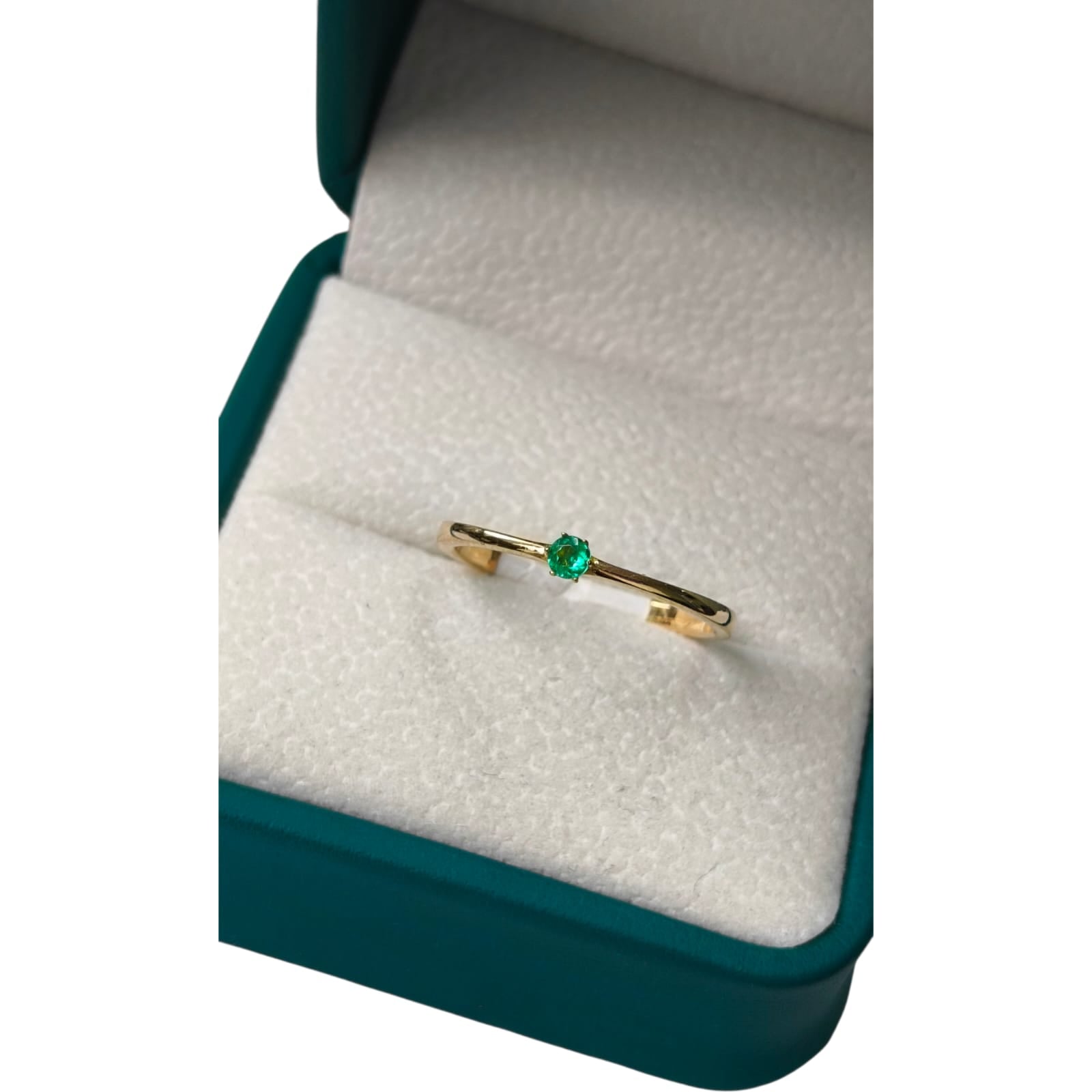 Anillo Solitario Oro 18K Esmeralda Natural Colombiana - Diseño Clásico