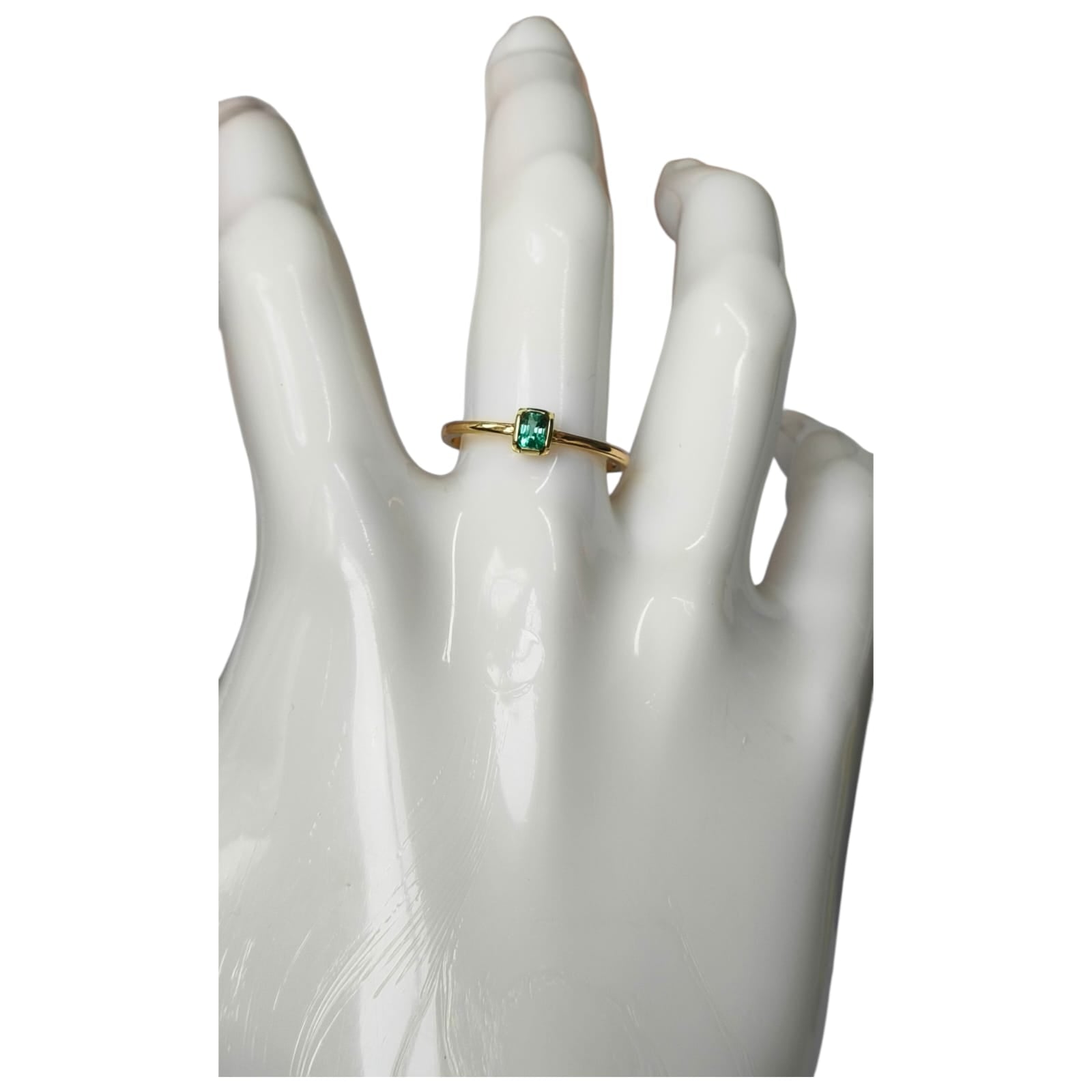 Anillo Oro 18K con Esmeralda Natural Colombiana - Colección Aurora