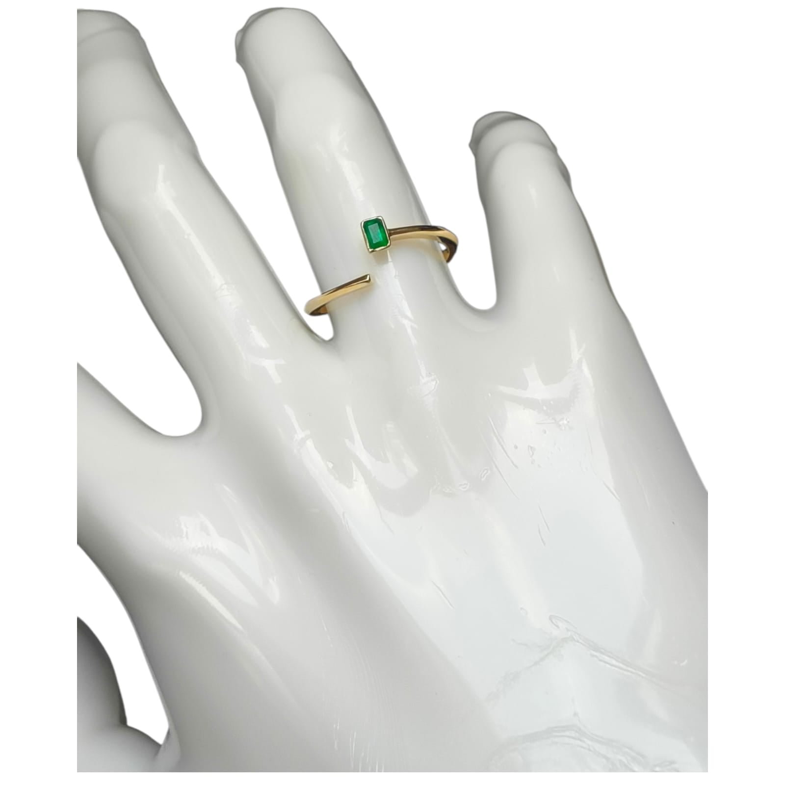 Anillo Oro 18K con Esmeralda Natural Colombiana - Colección Velvet