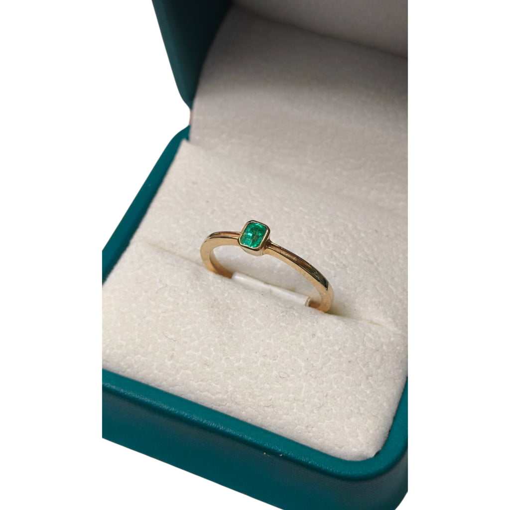 Anillo Oro 18K con Esmeralda Natural Colombiana - Edición Deluxe