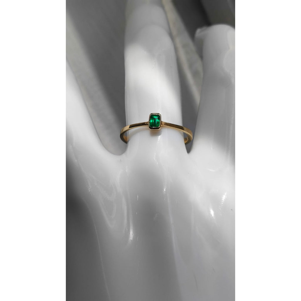 Anillo Oro 18K con Esmeralda Natural Colombiana - Colección Royale