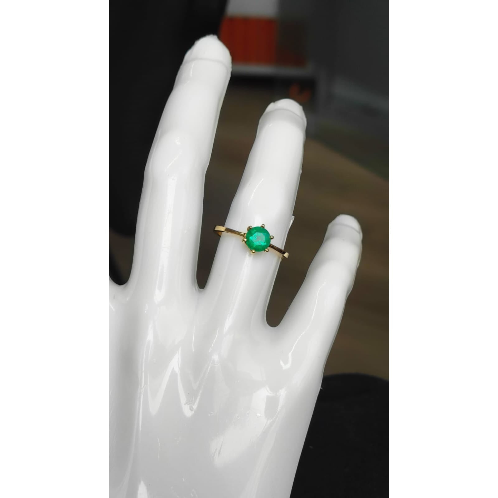 Anillo Oro 18K con Esmeralda Natural Colombiana - Elegancia Atemporal